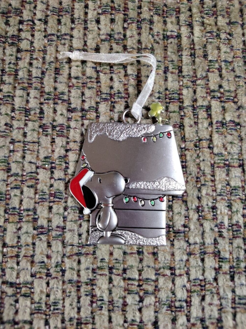 Snoopy Santa Woodstock Doghouse Peanuts metal Christmas Ornament